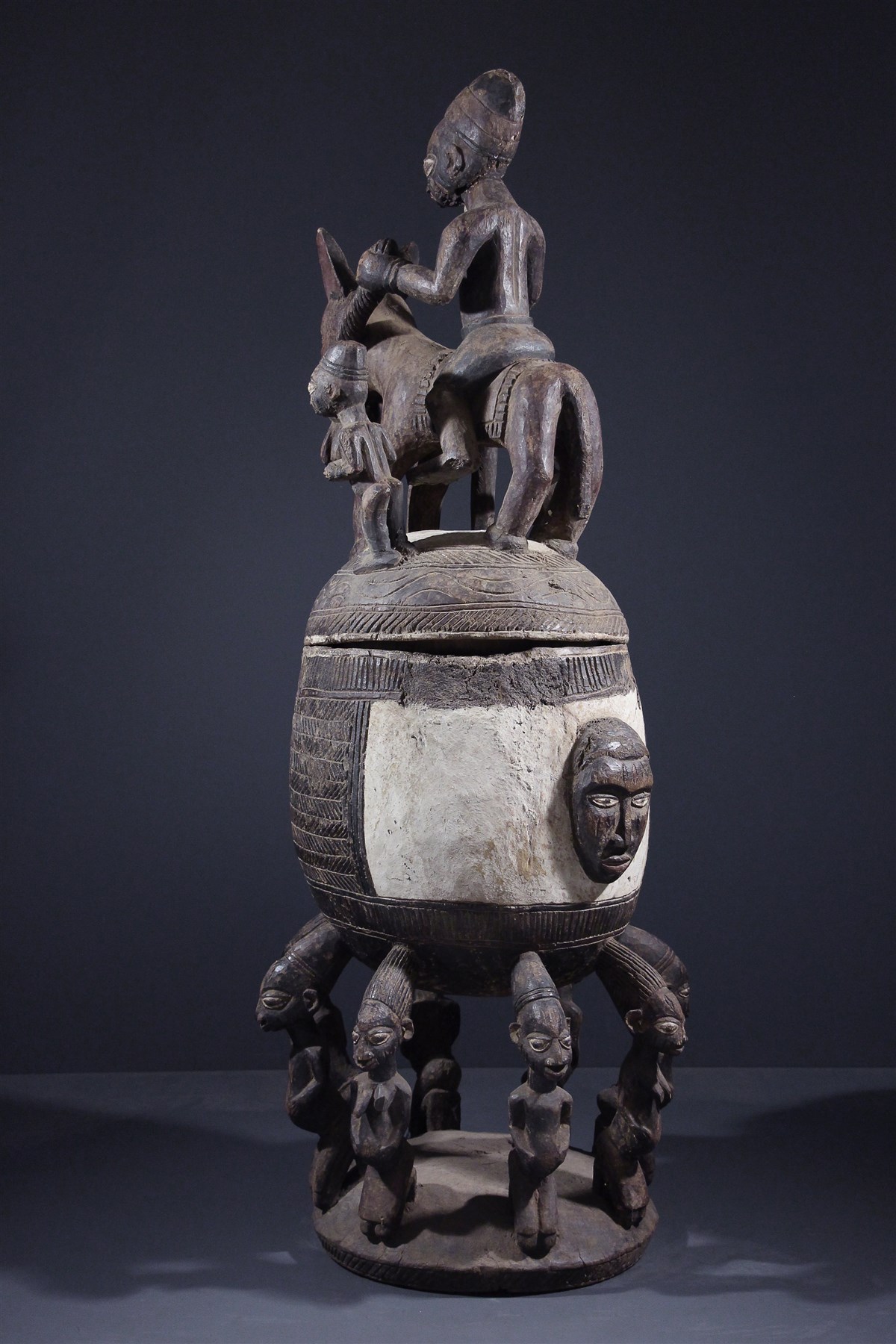 Pot cérémoniel Yoruba (11183) Jarres, amphores, pot, matakam