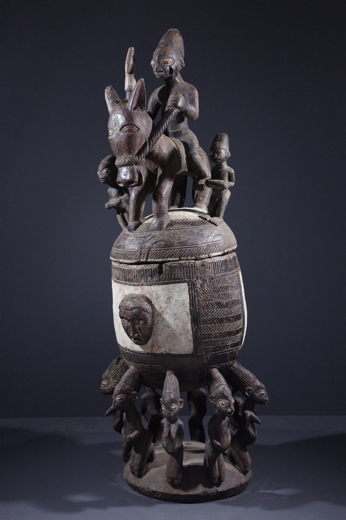 Pot cérémoniel Yoruba (11183) Jarres, amphores, pot, matakam