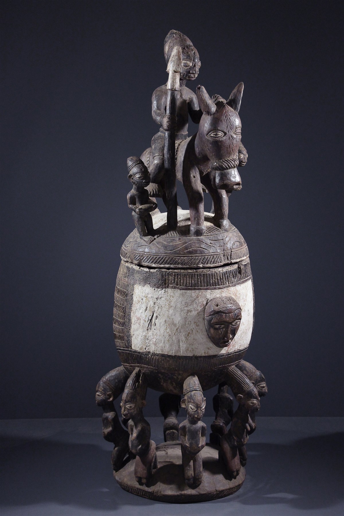 Pot cérémoniel Yoruba (11183) Jarres, amphores, pot, matakam