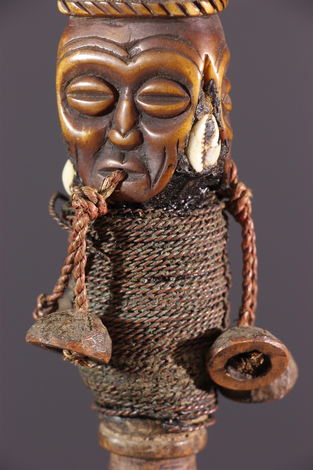 Bâton de commandement Kongo (11888) Objets usels, poulies,boîtes, métier à tisser,awale
