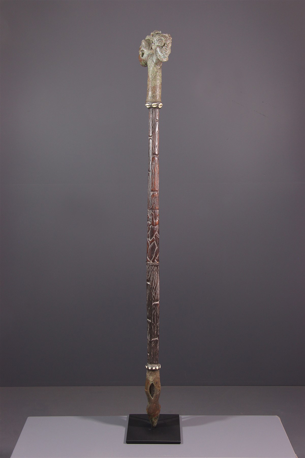 Bâton de commandement Bamoun (12033) Objets usels, poulies,boîtes, métier à tisser,awale