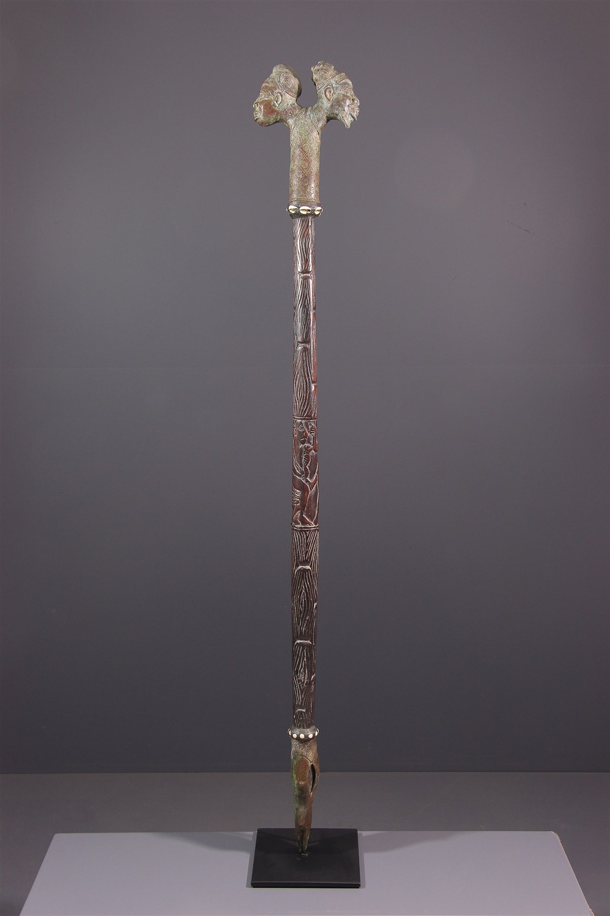 Bâton de commandement Bamoun (12033) Objets usels, poulies,boîtes, métier à tisser,awale