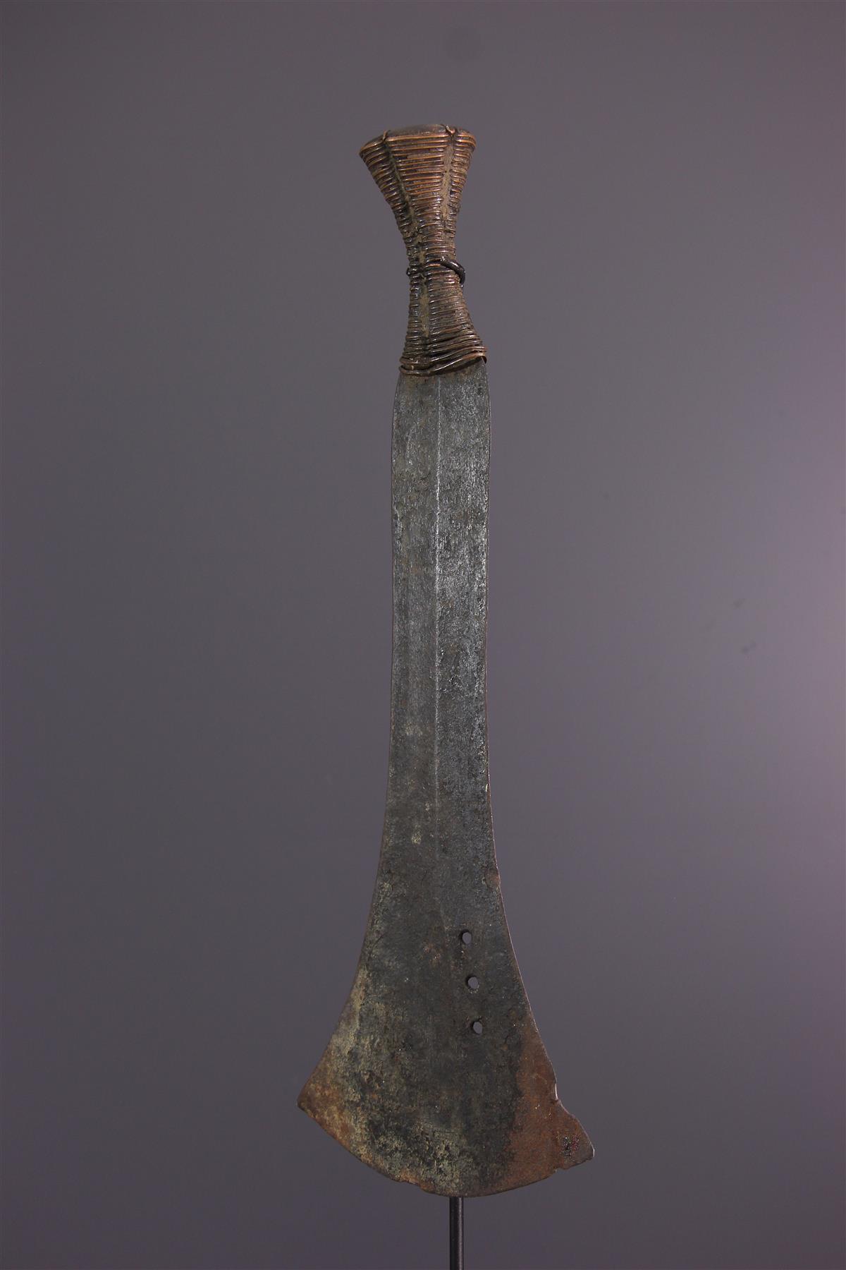 Epee Ekonda (17210) Objets usels, poulies,boîtes, métier à tisser,awale