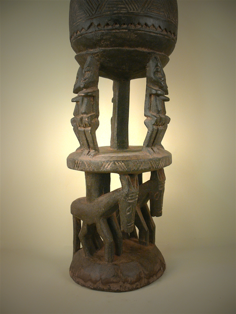 Dogon ritual Cut (2346) - Used objects, pulleys, boxes, loom, awale