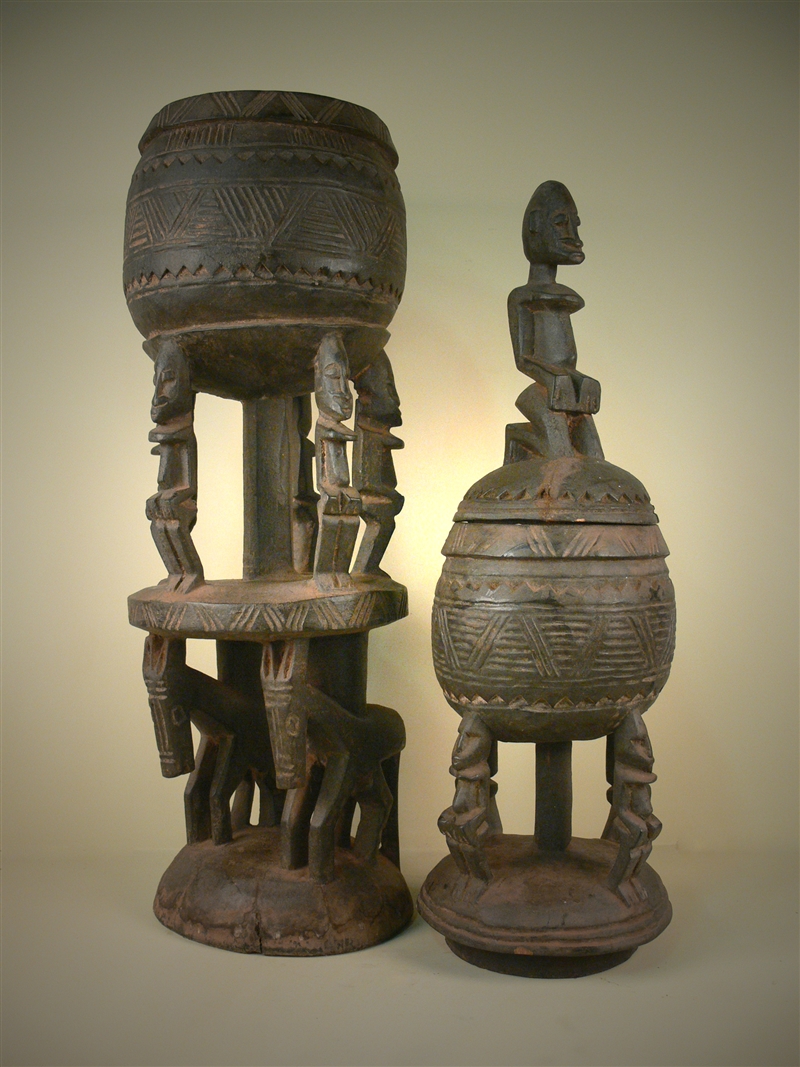 Dogon ritual Cut (2346) - Used objects, pulleys, boxes, loom, awale