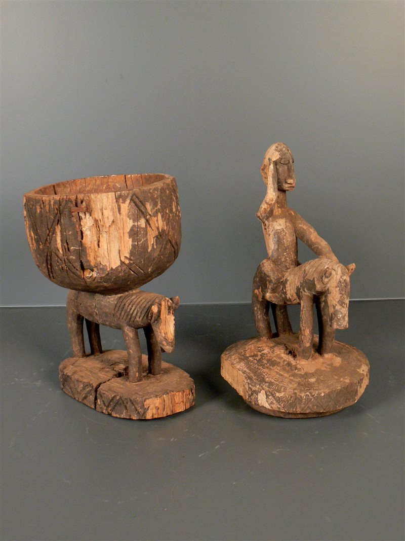 Dogon ritual Cut (3178) - Used objects, pulleys, boxes, loom, awale