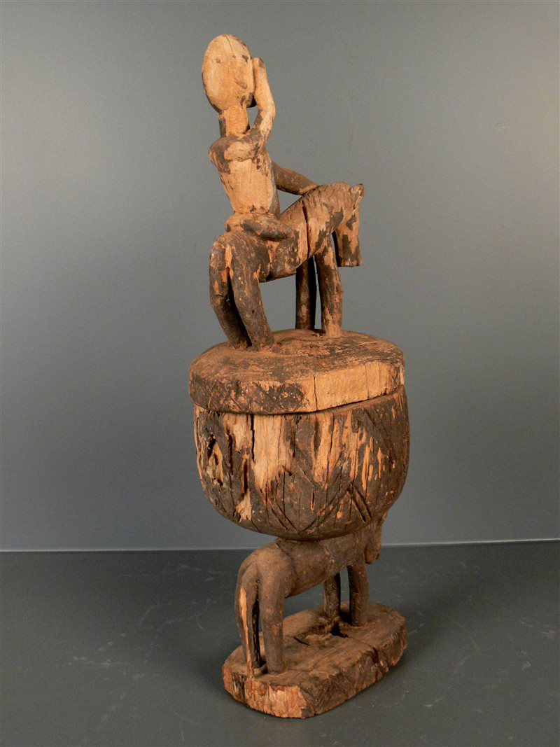Dogon ritual Cut (3178) - Used objects, pulleys, boxes, loom, awale