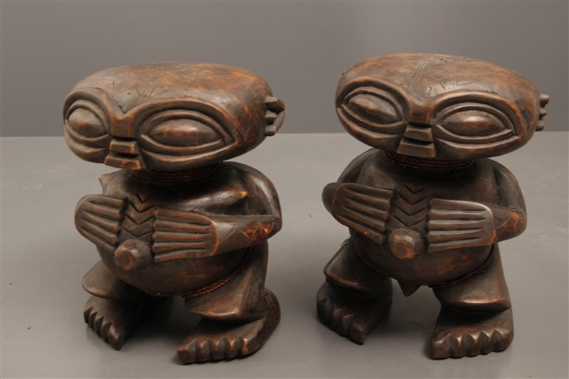 FIGURINE BRONZE BAMOUN FUMEUR DE PIPE CAMEROUN AB16
